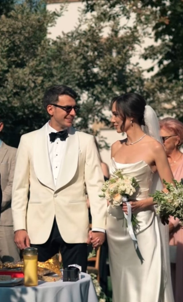 Alexandru Ion și soția sa, Evelyne, au aniversat un an de căsnicie. Anunțul public care a bucurat nespus fanii. Au făcut cununia civilă pe 19 septembrie 2024