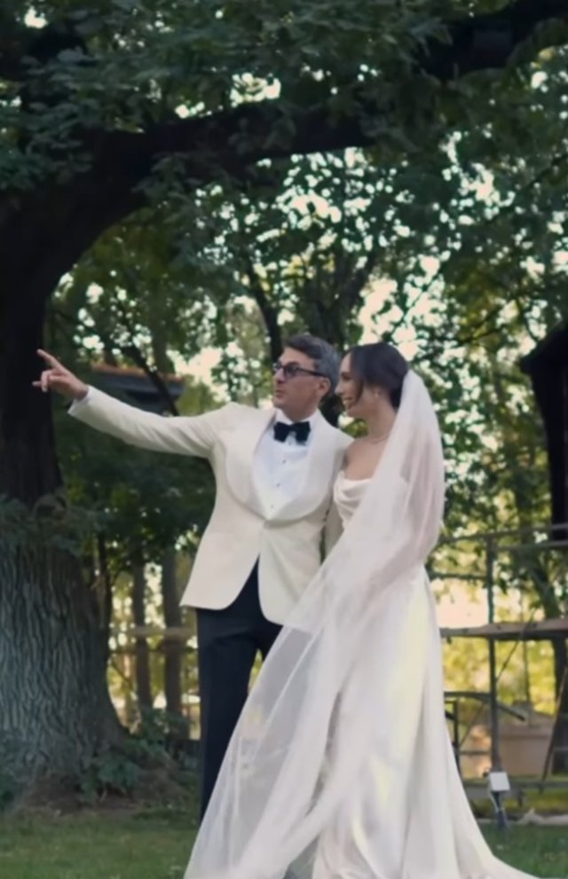 Alexandru Ion și soția sa, Evelyne, au aniversat un an de căsnicie. Anunțul public care a bucurat nespus fanii. Actorul i-a asigurat că mariajul merge bine