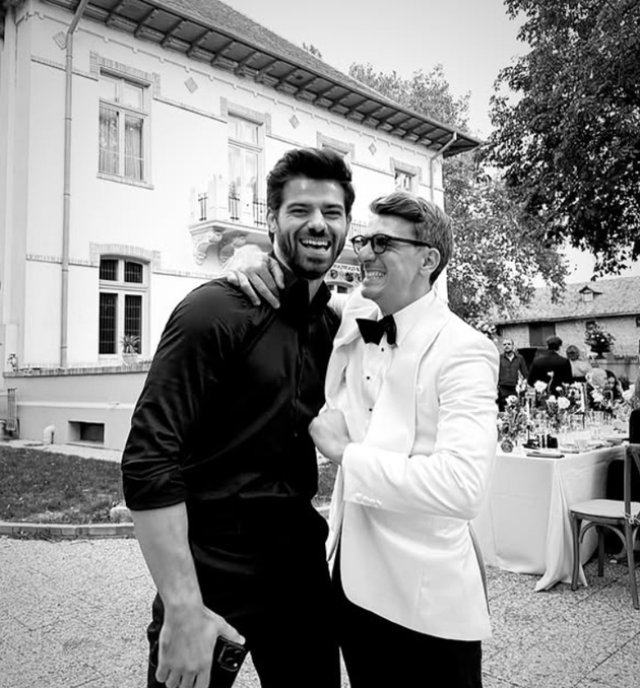 Alexandru Ion și soția sa, Evelyne, au aniversat un an de căsnicie. Anunțul public care a bucurat nespus fanii. Actorul a publicat mai multe imagini de la nuntă