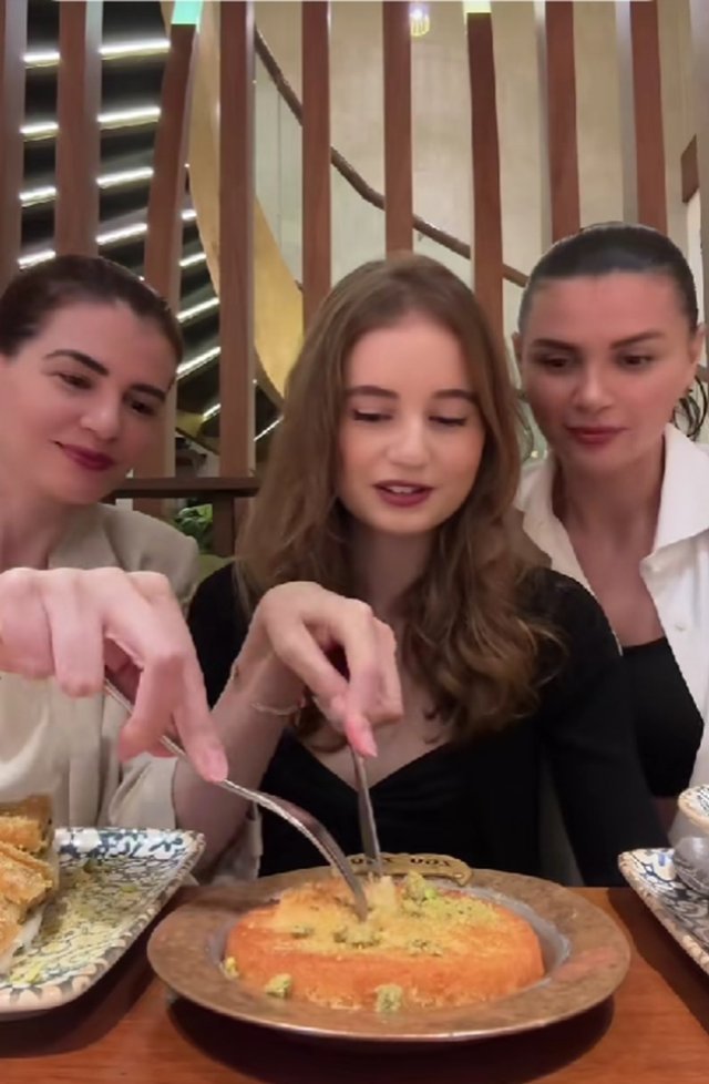 Reuniunea fetelor Gabor în Dubai! În ce ipostaze au apărut Ramona, Irina și Monica Gabor. Cele trei au o relație specială
