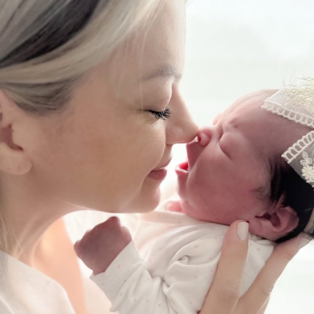 Marina Cârnaț a devenit mamă pentru a 10-a oară! Primele imagini cu mezina familiei, care a adus bucurie în sufletele fraților mai mari