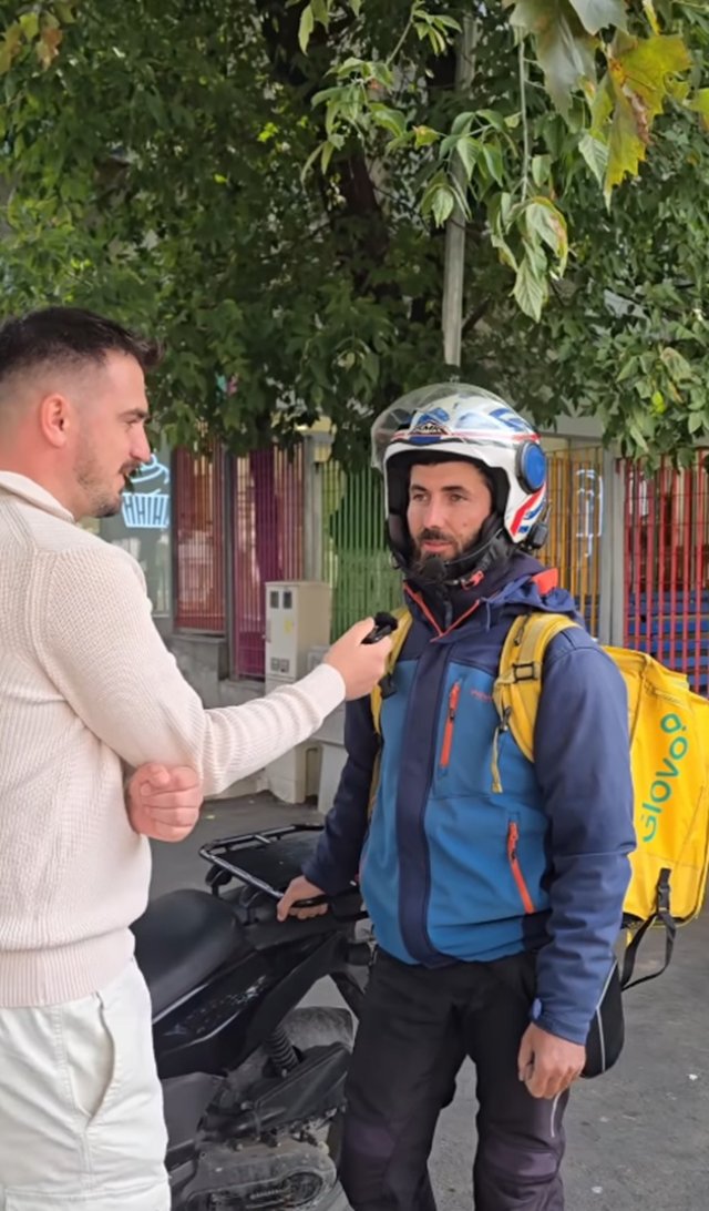 Povestea care a înlăcrimat o țară întreagă! Un tânăr român lucrează 14 ore pe zi pentru a-și salva iubita bolnavă, care are nevoie să meargă în America pentru un tratament costisitor