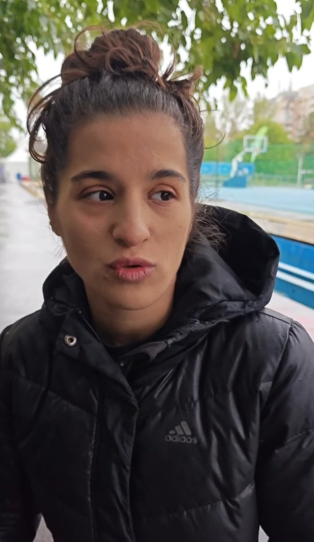 Povestea care a înlăcrimat o țară întreagă! Un tânăr român lucrează 14 ore pe zi pentru a-și salva iubita bolnavă. Visul lor este pe cale să se împlinească