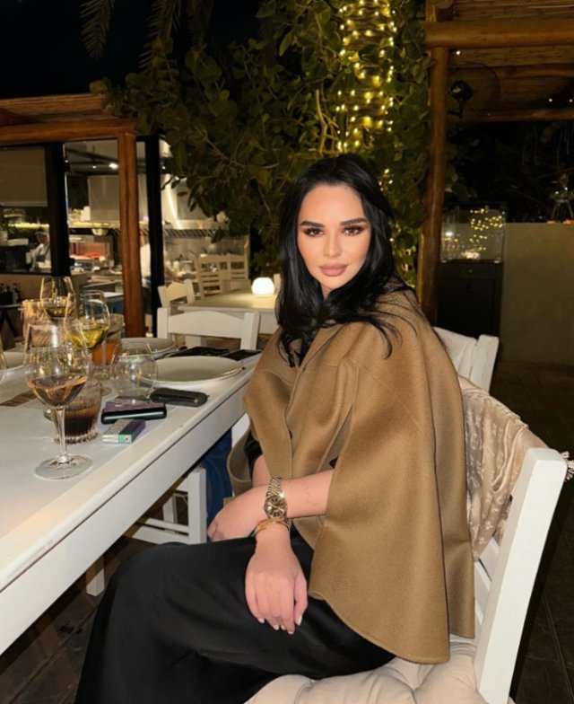 Cine este și cu ce se ocupă fata cea mică a lui Dan Voiculescu. Dana are 26 de ani și deține o fundație ce-i poartă numele. Are o relație specială cu tatăl ei