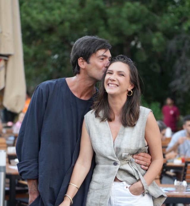 Adela Popescu a împlinit 39 de ani. Ce mesaj emoționant i-a transmis Radu Vâlcan. Prezentatorul TV este pasionat de gătit și o surprinde adesea cu surprize culinare