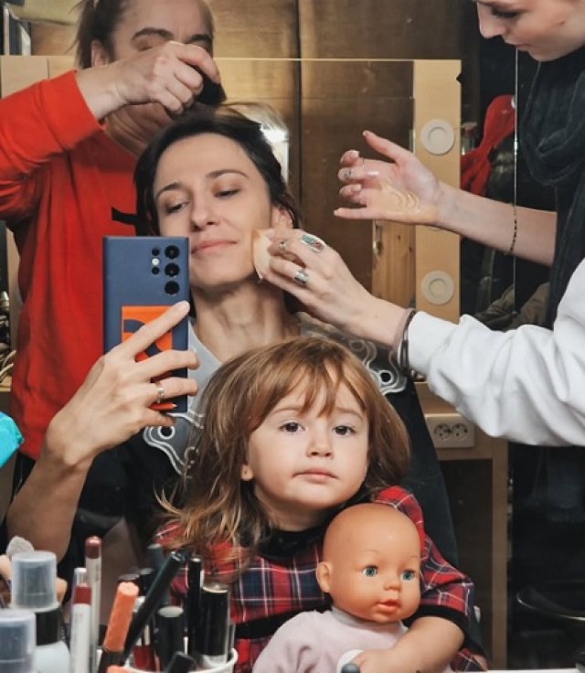 Fiica Danei Rogoz, actriță la numai 5 ani într-o producție românească. Și-a însoțit de mică mama pe platourile de filmare