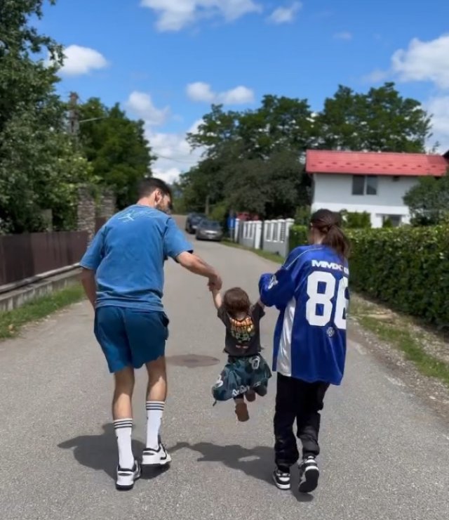 Anunțul făcut de Theo Rose la un an de la nunta. "El nu s-a mai întors"
