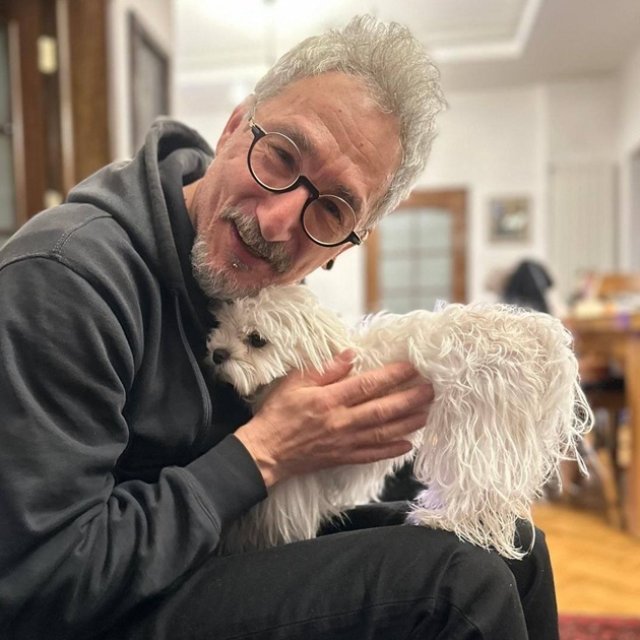 Cine este bărbatul de 63 de ani care a cucerit-o pe fiica de 26 de ani a Maiei Morgenstern. Ginerele este mai mare și decât soacra. Adrian Ciobanu este actor