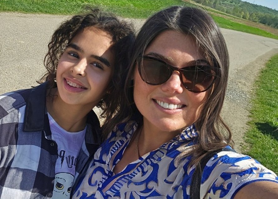 Paula Seling a vorbit pentru prima dată pe larg despre adopția fiicei sale. "I-am văzut poza prima oară și am știut că e copilul nostru". Fetița are 11 ani acum