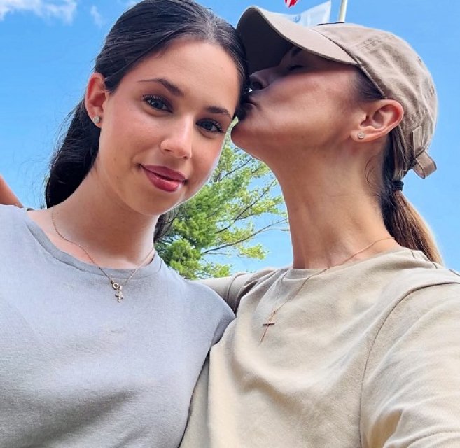  Adevărul despre relația dintre Andreea Marin și Violeta, de când a plecat la facultate în America. Încă din primele zile de la întoarcerea în țară Andreea Marin a început să simtă lipsa fiicei sale