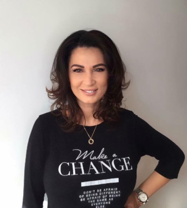 Nicoleta Luciu a renunțat la silicoane și este naturală la 45 de ani. "Nu mi-am mai făcut nimic. Acum am sânii naturali". Și-a scos silicoanele în urmă cu șase ani