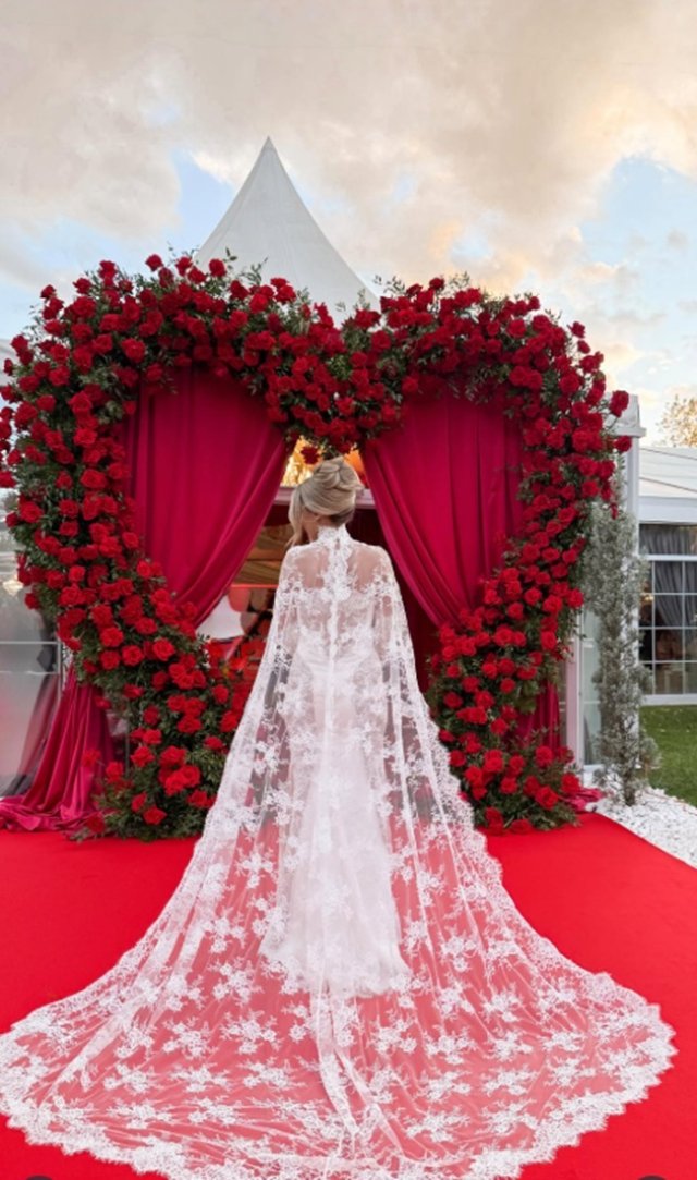 Claudia Puican și Armin Nicoară, „nunta mileniului”. Au organizat o petrecere grandioasă în Timișoara. Rochia miresei a fost impresionantă, creată de Oana Cocîr