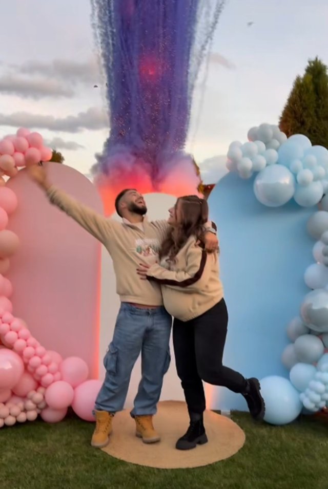 Denisa și Iancu Sterp au dezvăluit sexul copilului. Au făcut anunțul chiar în ziua în care viitorul tătic a împlinit 27 de ani. Vor fi părinți de băiat