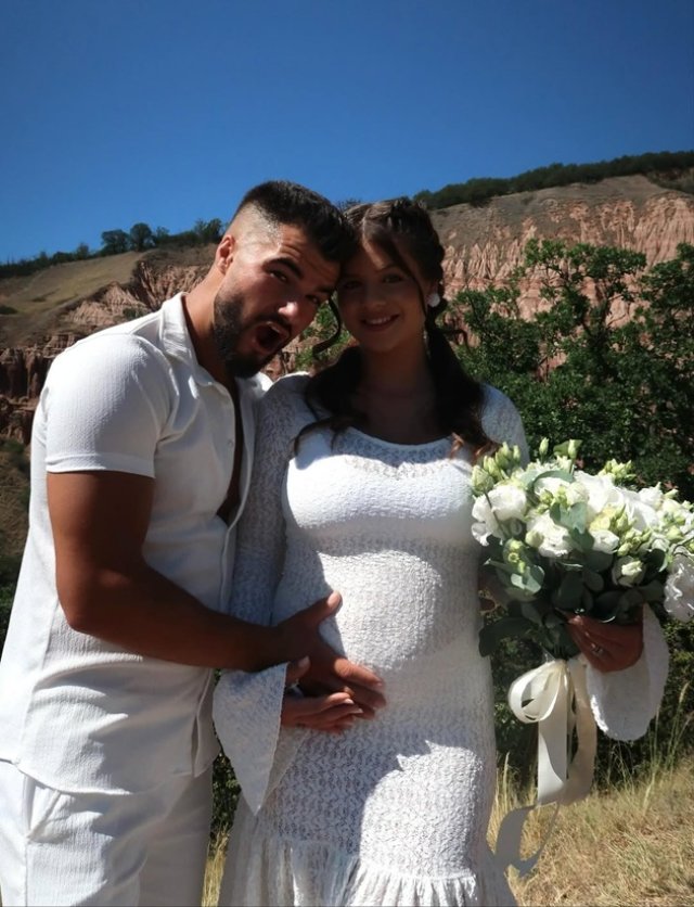 Denisa și Iancu Sterp au dezvăluit sexul copilului. Au făcut anunțul chiar în ziua în care viitorul tătic a împlinit 27 de ani. Fiecare etapă din viața lor de cuplu este atent gândită