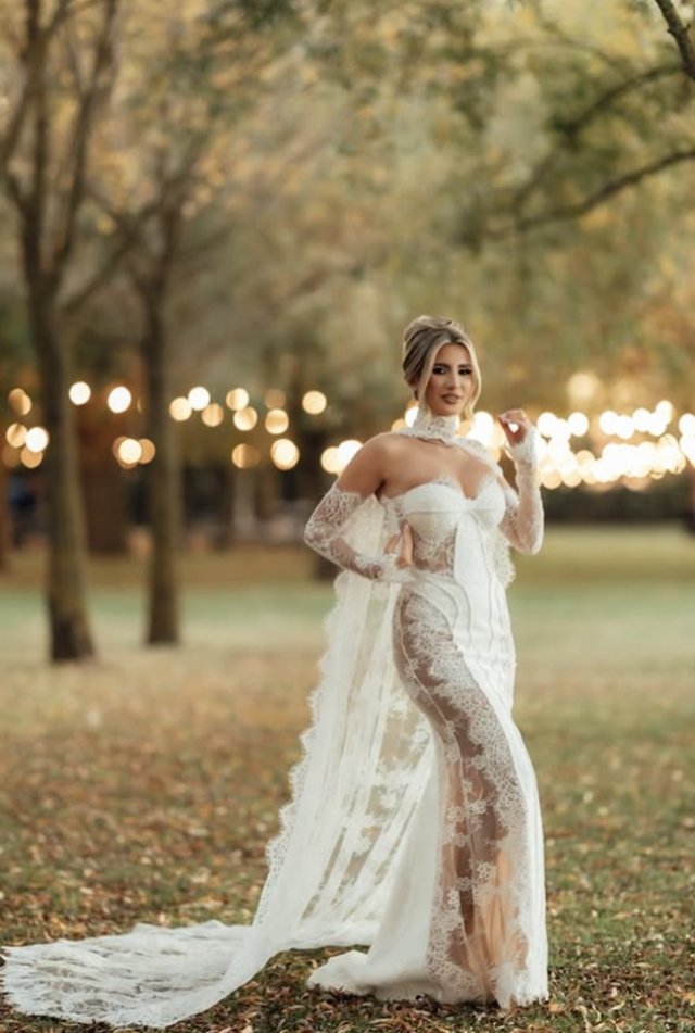 Cât a costat rochia de mireasă a Claudiei Puican. A scos din buzunar o mică avere ca să strălucească în ziua cea mare. A avut o rochie din dantelă franțuzească