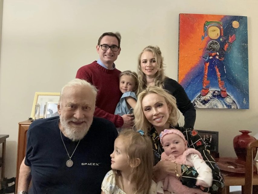 A murit românca Anca Faur, soția astronautului american Buzz Aldrin de 95 de ani. Suferea de o formă rară de cancer