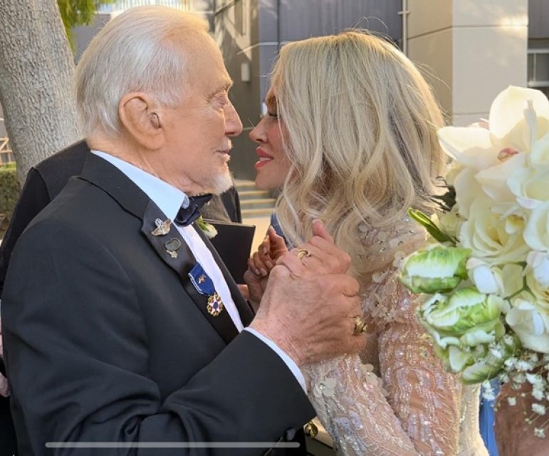 A murit românca Anca Faur, soția astronautului american Buzz Aldrin de 95 de ani. Cei doi s-au căsătorit acum 2 ani.