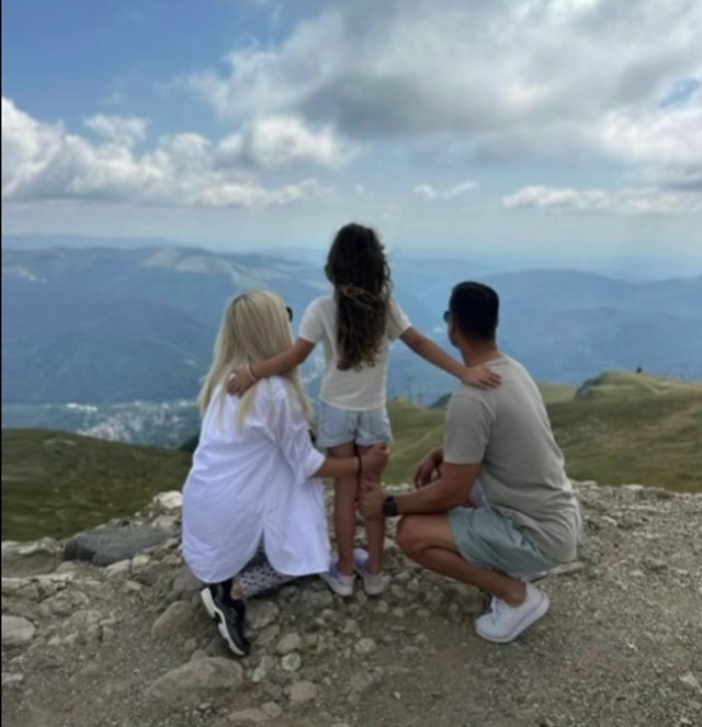 Elena Udrea, anunț emoționant la doar câteva luni de când a ieșit din închisoare. "Dorința mea cea mai mare a fost ascultată și împlinită de Dumnezeu". Este din nou lângă familia ei