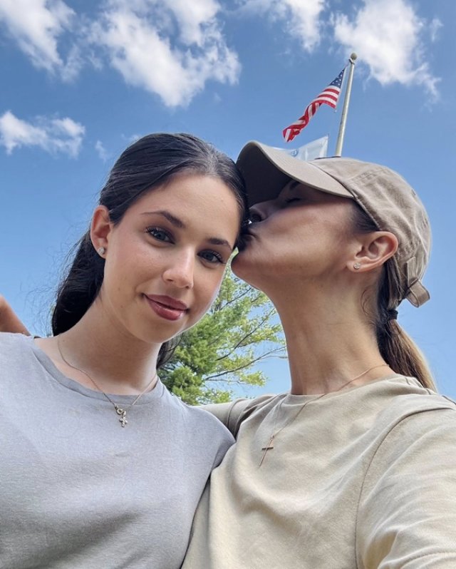 Violeta s-a întors acasă, Andreea Marin este în culmea fericirii. Se vor revedea în decembrie.