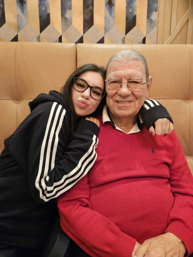 Cine este nepoata lui Emeric Ienei. Alisa este pasionată de muzică și a apărut la televizor. Mama ei este Vasilica Ienei