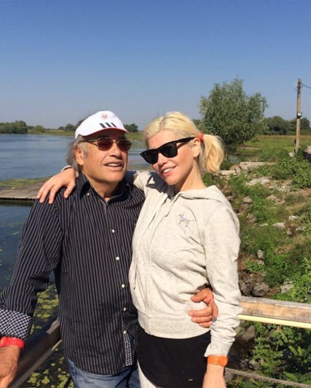 Tatăl Loredanei se zbate între viață și moarte: "E în stare gravă". Cântăreața i-a simțit lipsa la spectacol