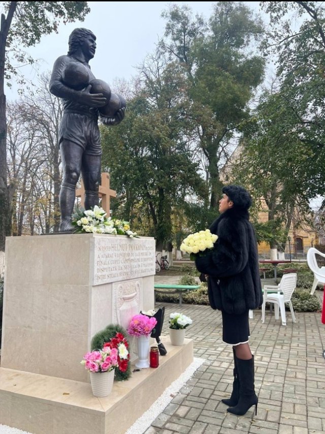 A trecut aproape un an de la moartea marelui Helmuth Duckadam. A fost inaugurată statuia „eroului de la Sevilla” la Arad, care îl înfățișează în ziua victoriei din 7 mai 1986