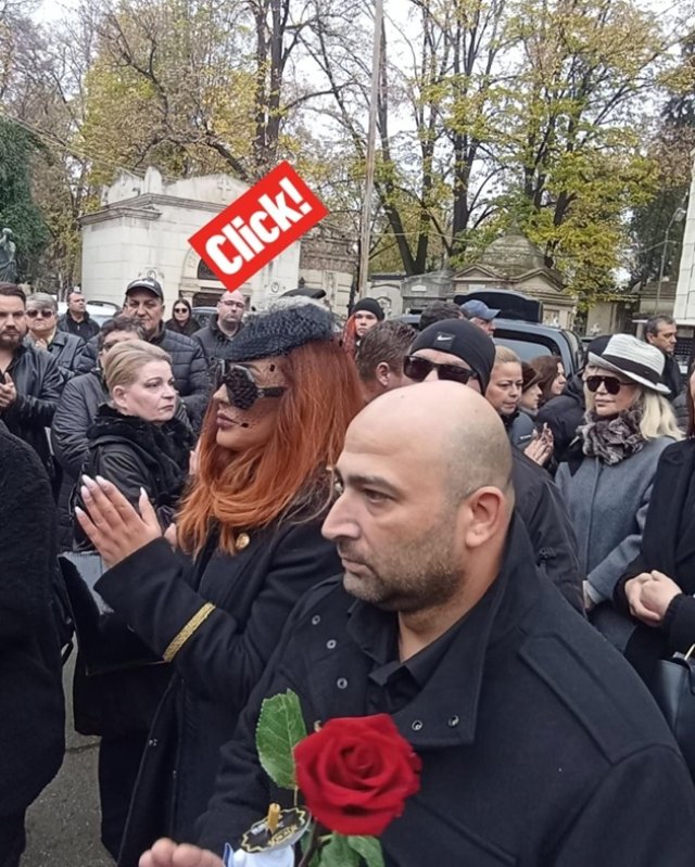 Horia Moculescu a fost condus pe ultimul drum în lacrimi și ropote de aplauze. Imagini dureroase cu Nidia și artiștii prezenți să-și ia rămas bun. Fiica lui și Loredana Groza au purtat pălării la înmormântare