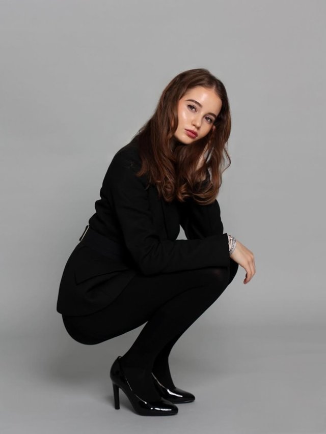 Irina Columbeanu, ținta comentariilor tot mai răutăcioase pe internet. Mătușa ei i-a sărit în apărare, în timp ce mama ei nu a postat nimic. Irina petrece timp de calitate în Dubai cu matușa ei