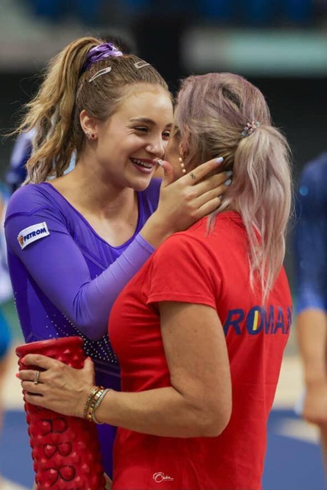 Cine este Camelia Voinea. A fost sportivă de renume, dar acum a ajuns în presă cu acuzații grave de abuz la adresa fiicei sale pe care o antrenează. Incidentul ar fi avut loc în urmă cu 10 ani