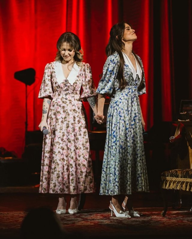 Theo Rose, anunțul care a șocat fanii. "Drumurile noastre s-au separat". Cele două artiste rămân prietene chiar dacă nu mai colaborează în plan profesional