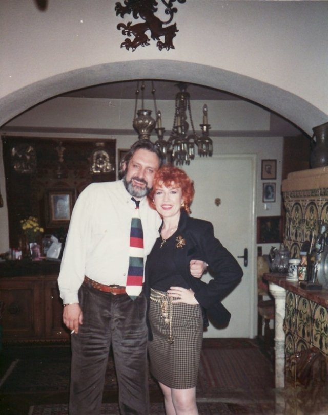 Corina Chiriac, imagini de colecție cu singurul bărbat care a luat-o de soție. "Frumosul meu fost soț, dar mereu prieten". Au semnat actele de căsătorie în Las Vegas