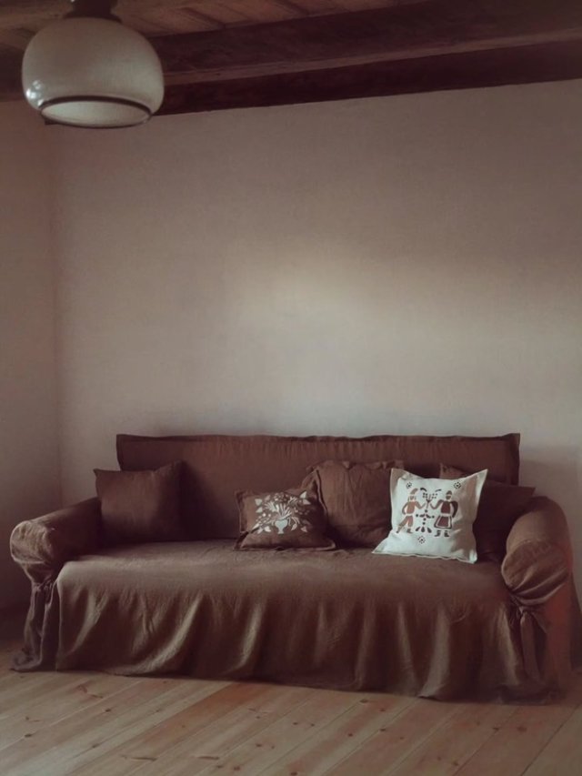 Dana Rogoz a terminat de renovat casa de la Viscri. Imagini cu casa de vacanță. Mobila este adusă din diferite colțuri ale țării