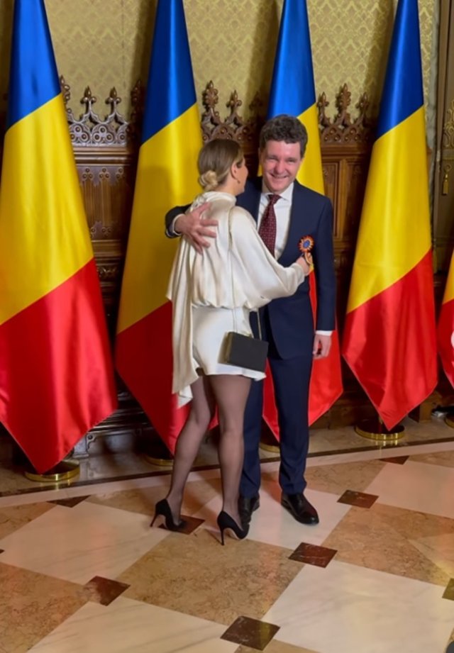 Laura Cosoi, pusă la zid de urmăritori după ce s-a fotografiat cu Nicușor Dan. A pierdut din urmăritori după ce a publicat fotografii cu președintele
