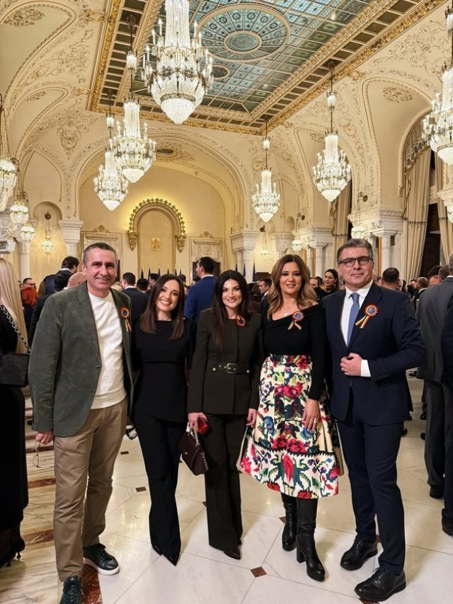 Cum s-a îmbrăcat Mirabela Grădinaru la recepția de 1 decembrie. Ce ținute au purtat vedetele prezente la Cotroceni. Amalia Enache a ales o fustă colorată cu motive tradiționale, în timp ce alte vedete au optat pentru nonculori