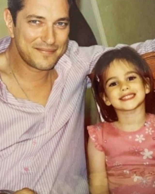 Eva Zaharescu, mesaj emoționant pentru părinții ei. Tânăra a publicat imagini de colecție cu tatăl ei, Andrei Zaharescu, fost consul al Românei la Cape Town. Acum revine în România