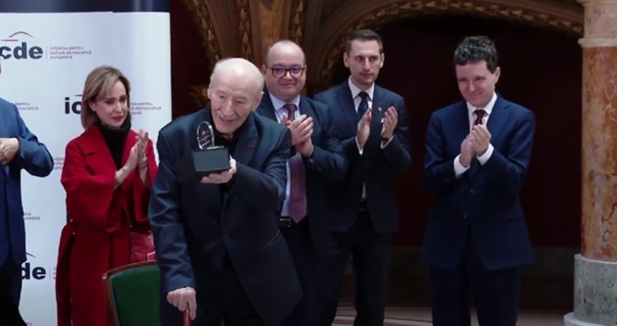 Victor Rebengiuc a fost premiat de Nicușor Dan cu premiul "România Europeană 2025". „Noi, românii, avem boala de a transforma multe lucruri vii în șabloane”. A vorbit cu recunoștință despre Mariana Mihuț