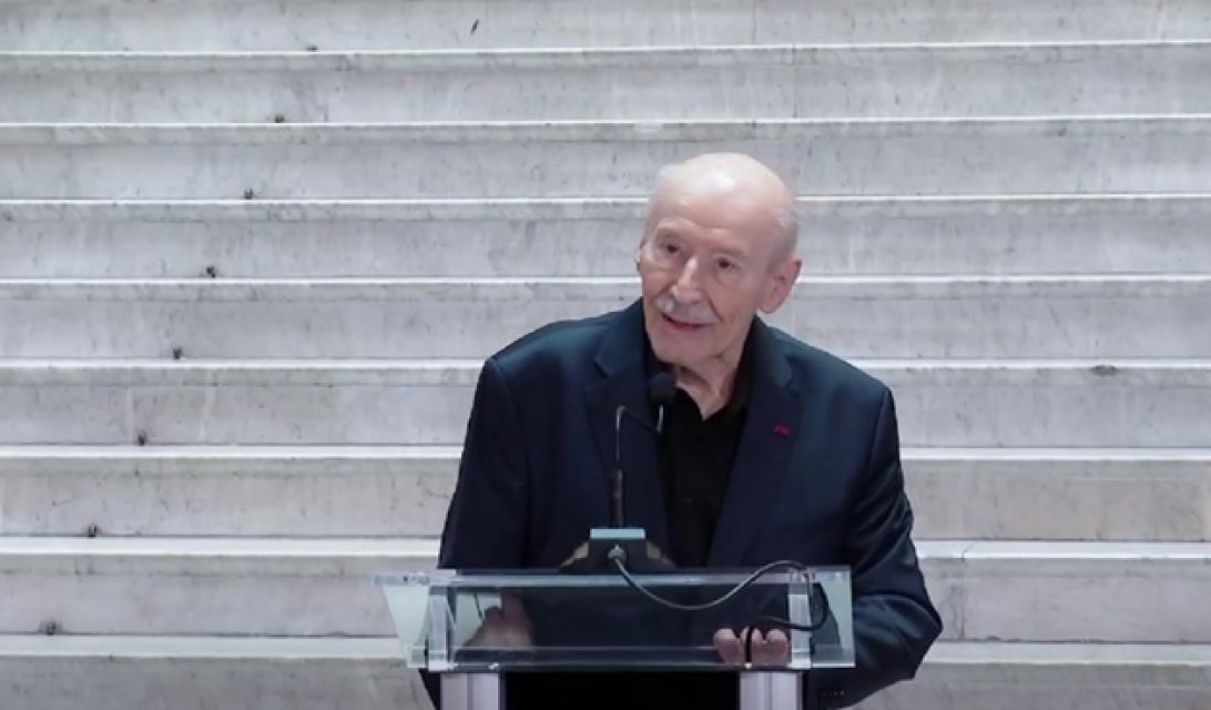 Victor Rebengiuc a fost premiat de Nicușor Dan cu premiul "România Europeană 2025". „Noi, românii, avem boala de a transforma multe lucruri vii în șabloane”. Nu dorește ca numele său să fie acordat unei străzi sau unei stații