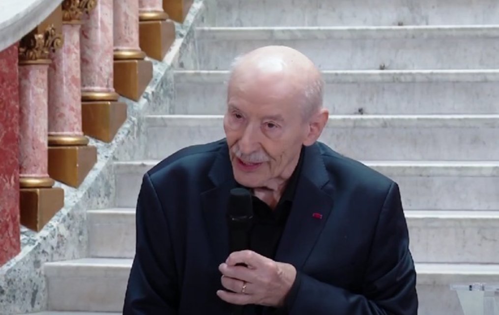 Victor Rebengiuc a fost premiat de Nicușor Dan cu premiul "România Europeană 2025". „Noi, românii, avem boala de a transforma multe lucruri vii în șabloane”. Actorul are 92 de ani