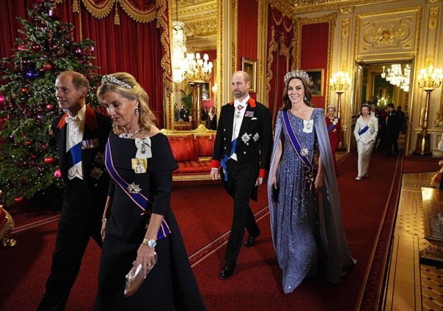 Kate Middleton, apariție de senzație la banchetul în cinstea președintelui Germaniei. La ce valoare este estimată tiara purtată de ea, din perioada Reginei Victoria, pe care a purtat-o și Regina Elisabeta în anii 2000