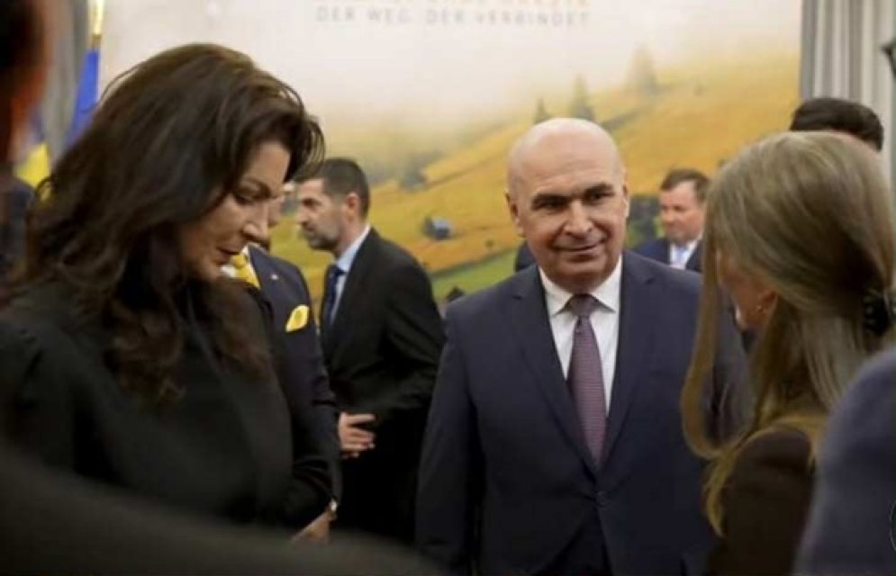 Premierul Ilie Bolojan s-a căsătorit în mare secret! Cum a apărut cu soția lui la braț la un eveniment în Viena. Ioana este asistentă medicală