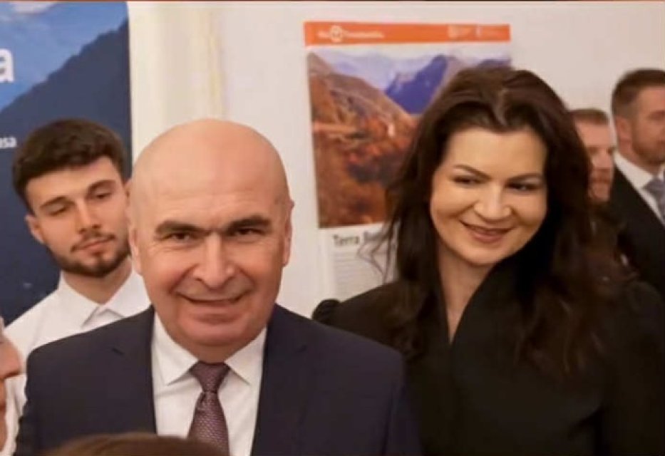 Premierul Ilie Bolojan s-a căsătorit în mare secret! Cum a apărut cu soția lui la braț la un eveniment în Viena, la recepția de Ziua României