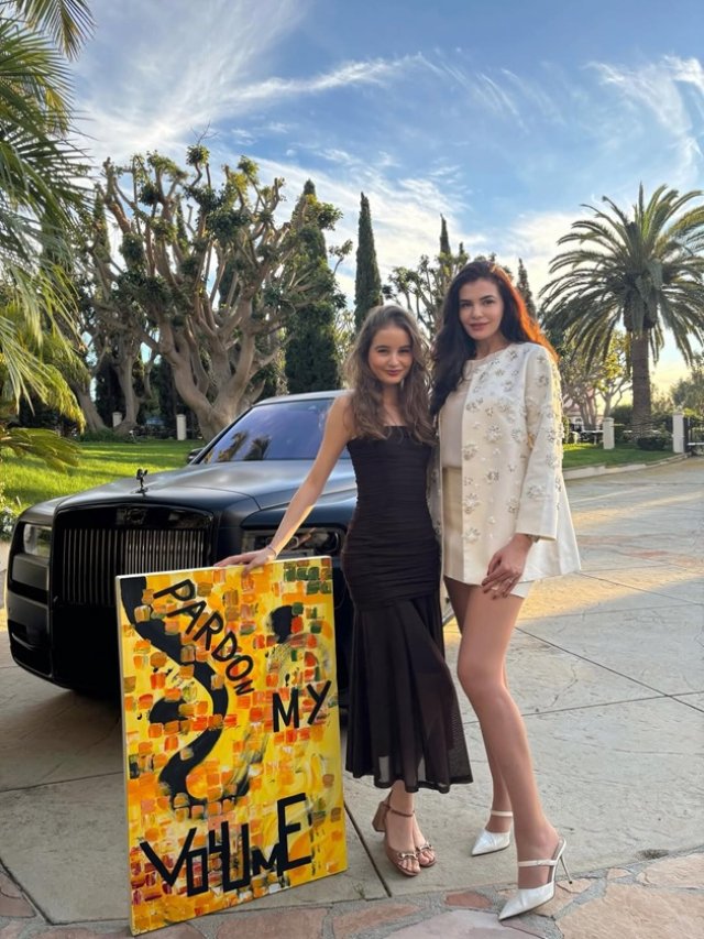 Irina Columbeanu a dat lovitura pe plan financiar. Ce sumă uriașă a primit pentru un tablou pictat de ea la 8 ani. Mama ei, Monica Gabor, este mândră de ea