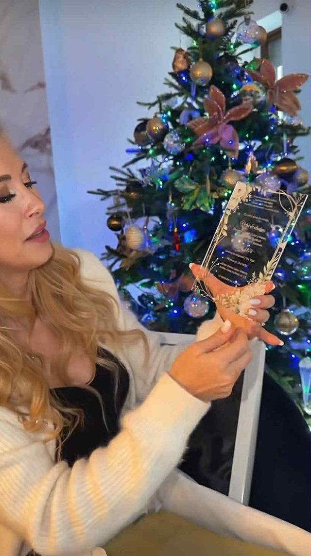 Andreea Bălan a arătat tuturor invitațiile de nuntă. A ales un model rar și cu totul deosebit. A scris pe ele și câteva versuri din melodia ei