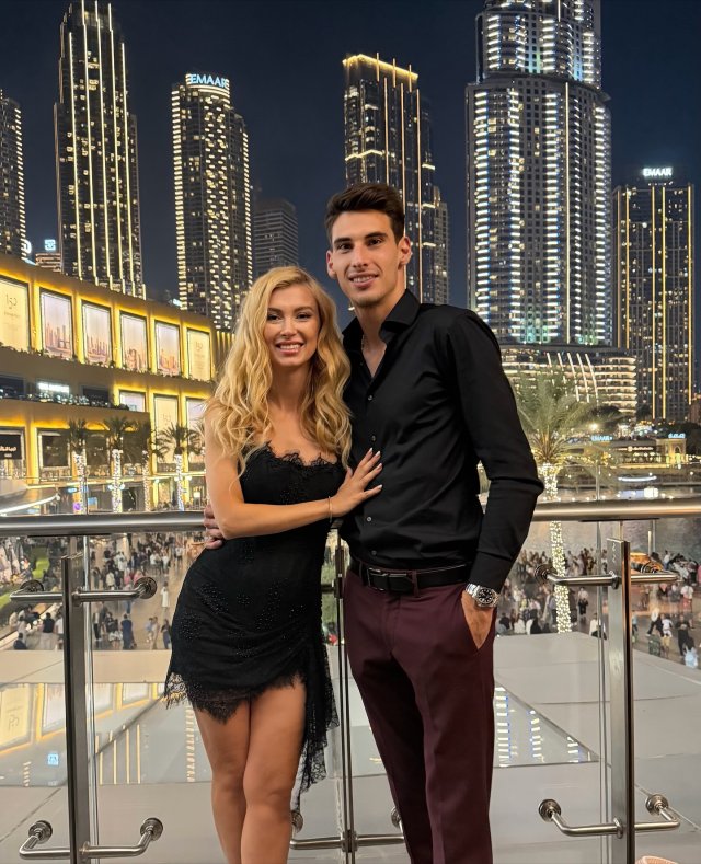 Andreea Bălan a arătat tuturor invitațiile de nuntă. A ales un model rar și cu totul deosebit. Se mărită cu tenismenul Victor Cornea