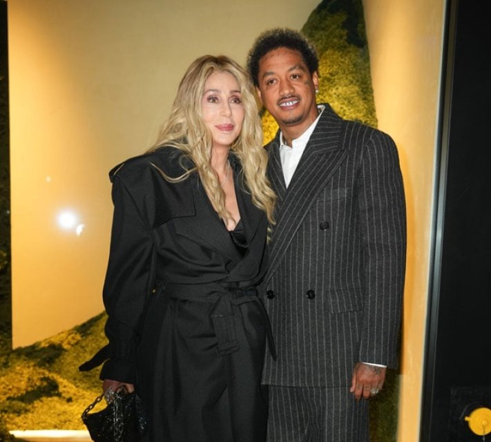 Cher, mireasă la aproape 80 de ani? Vedeta ar fi pregătită să-i spună marele "DA" iubitului cu 40 de ani mai tânăr. Artista a mai fost căsătorită de două ori