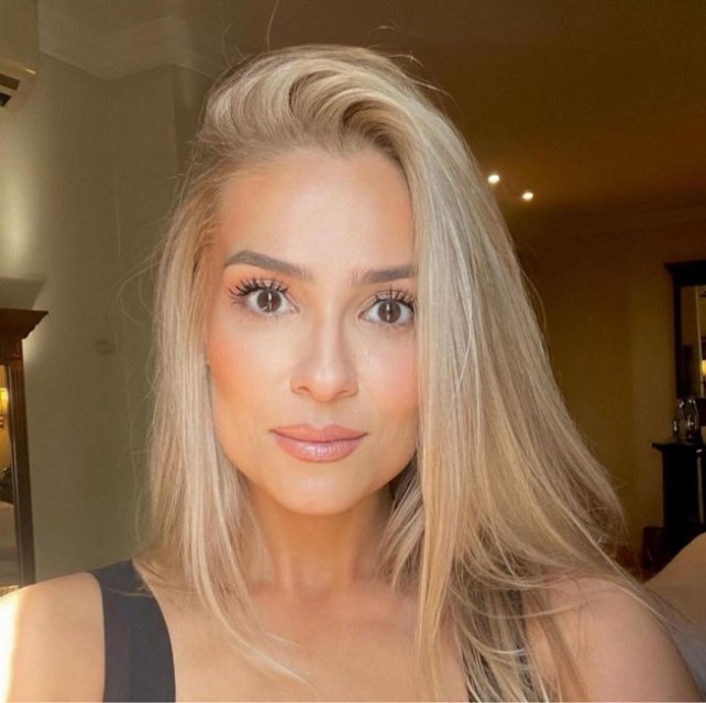 Fosta soție a lui CRBL și-a refăcut viața după divorț: „O să vă fac cunoștință în viitor”. A divorțat de CRBL după 16 ani de căsnicie