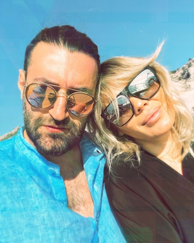 Gina Pistol a împlinit 45 de ani, iar Smiley a surprins-o cu o urare neașteptată: „Păpușa mea”. I-a dedicat cea mai nouă melodie a lui Andrei Bănuță