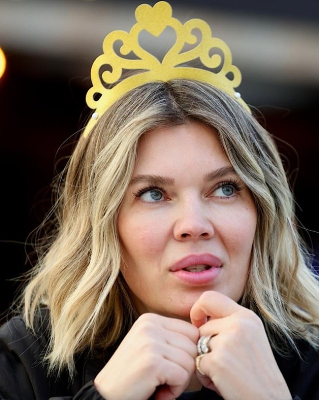 Gina Pistol a împlinit 45 de ani, iar Smiley a surprins-o cu o urare neașteptată: „Păpușa mea”. Prezentatoarea TV este într-o formă de invidiat