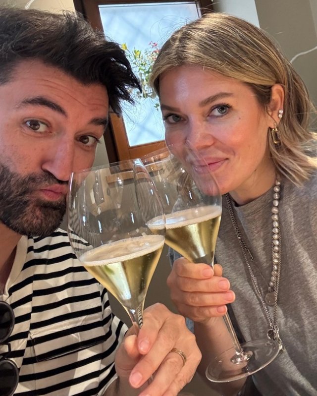 Gina Pistol a împlinit 45 de ani, iar Smiley a surprins-o cu o urare neașteptată: „Păpușa mea”. Vedeta a pozat în Playboy în tinerețe