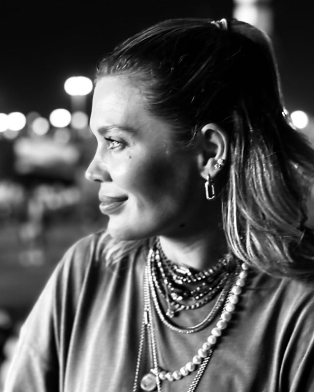 Gina Pistol a împlinit 45 de ani, iar Smiley a surprins-o cu o urare neașteptată: „Păpușa mea”. A fost desemnată cea mai sexy femeie din România în 2009